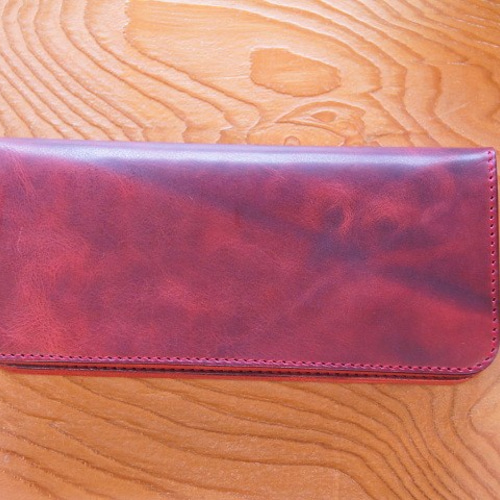 きめ細かい子牛の革で作った春色ワインレッドのシンプル長財布 長財布