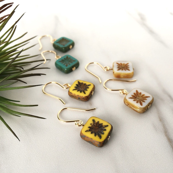 square beads earrings(flower) 2枚目の画像
