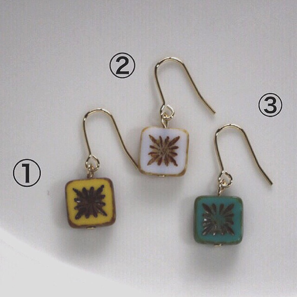 square beads earrings(flower) 4枚目の画像