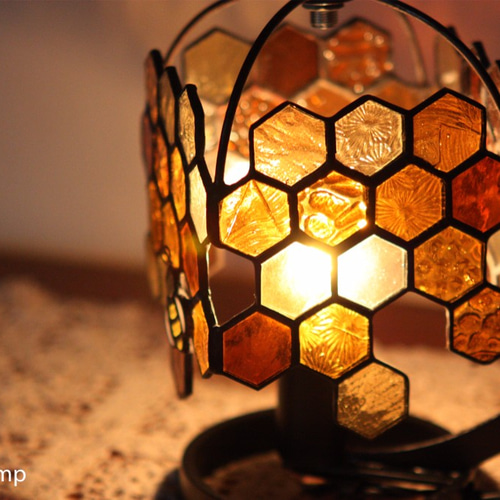 テーブルランプ「ミツバチ アンバー」【ステンドグラスランプ
