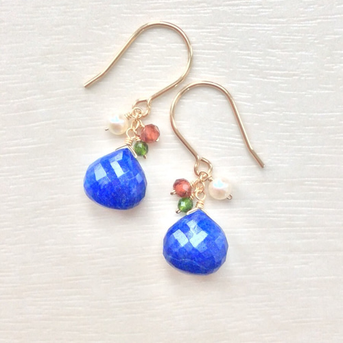 マイクロカット☆ラピスラズリの12月ピアス ピアス（フック・チェーン