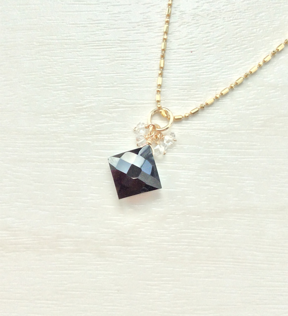 ブラックオニキスとハーキマーダイヤモンドのネックレストップ 1枚目の画像