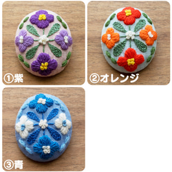 レトロなお花の手刺繍ブローチ 5枚目の画像