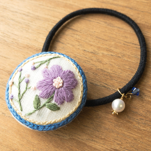 フレームのお花の手刺繍ブローチ・ヘアゴム① ヘアゴム さゆき工房