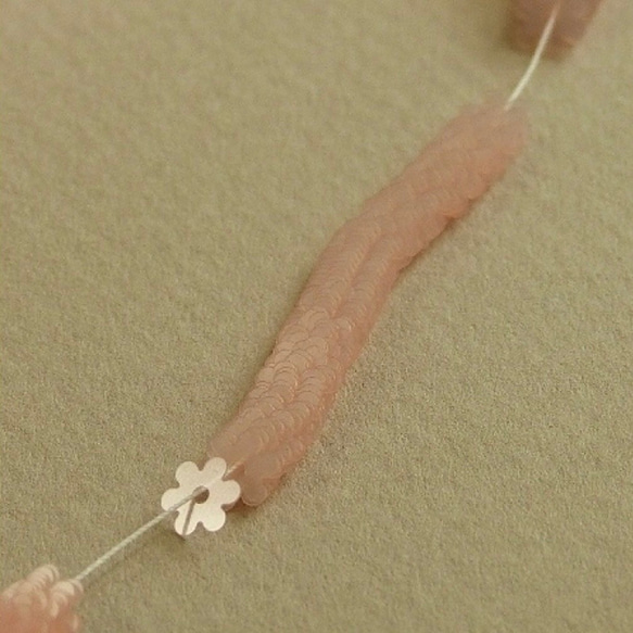 .04 糸通し 花型スパングル(パイエット) φ5ミリ リュネビル刺繍・オートクチュール刺繍 3枚目の画像