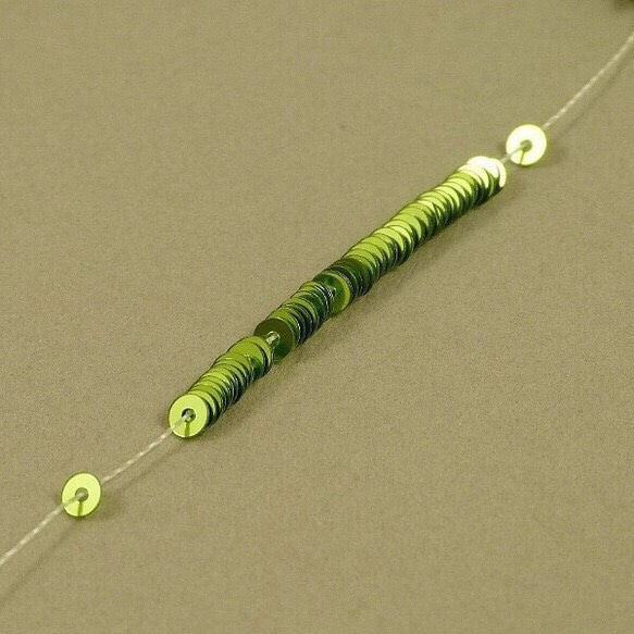 03 φ3ミリ糸通し 平型スパングル(パイエット) リュネビル刺繍・オートクチュール刺繍 2枚目の画像