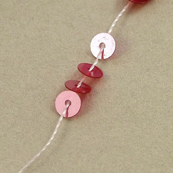 09 φ4ミリ 糸通し 平型スパングル(パイエット) リュネビル刺繍・オートクチュール刺繍 2枚目の画像