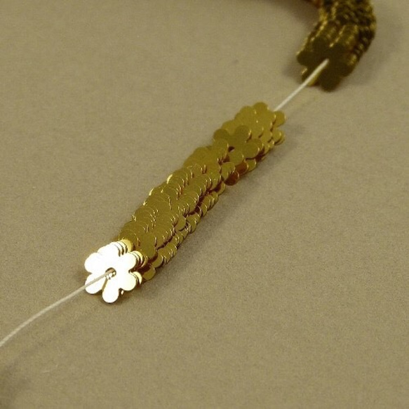 03 糸通し 花型スパングル(パイエット) φ5ミリ リュネビル刺繍・オートクチュール刺繍 2枚目の画像