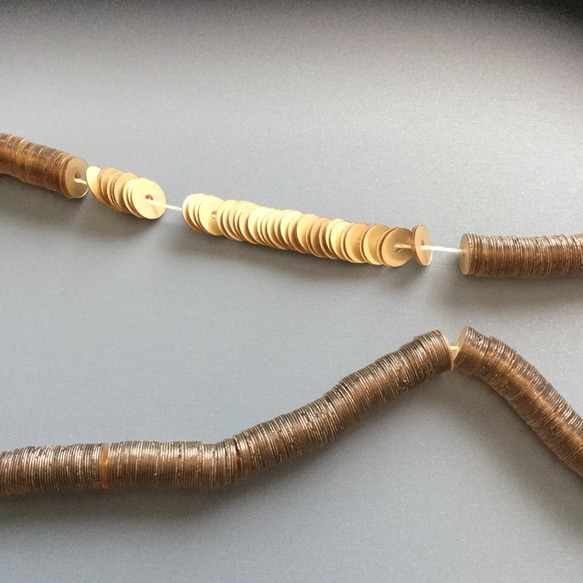 14 φ4ミリ 糸通し 平型スパングル(パイエット) リュネビル刺繍・オートクチュール刺繍 2枚目の画像
