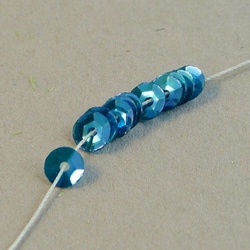 20 φ4ミリ 糸通し カップ型スパングル(キュベット) リュネビル刺繍・オートクチュール刺繍 1枚目の画像