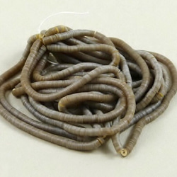 19 φ3ミリ 糸通し 平型スパングル(パイエット) リュネビル刺繍・オートクチュール刺繍 1枚目の画像