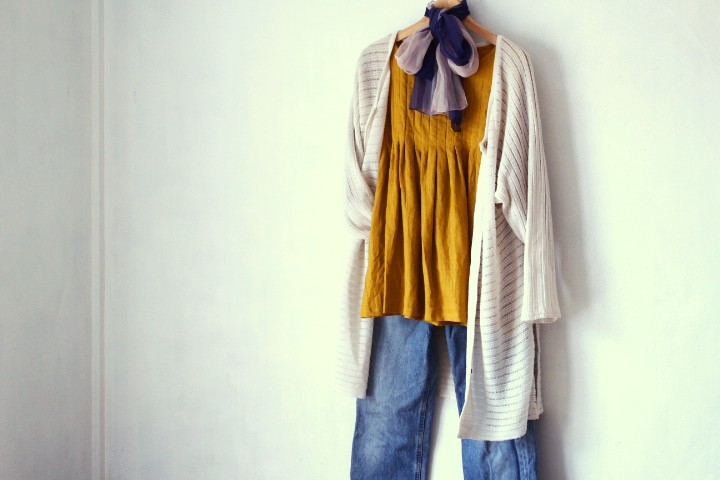 マスタードイエロー　ハイグレードリネン　タック&タックブラウス