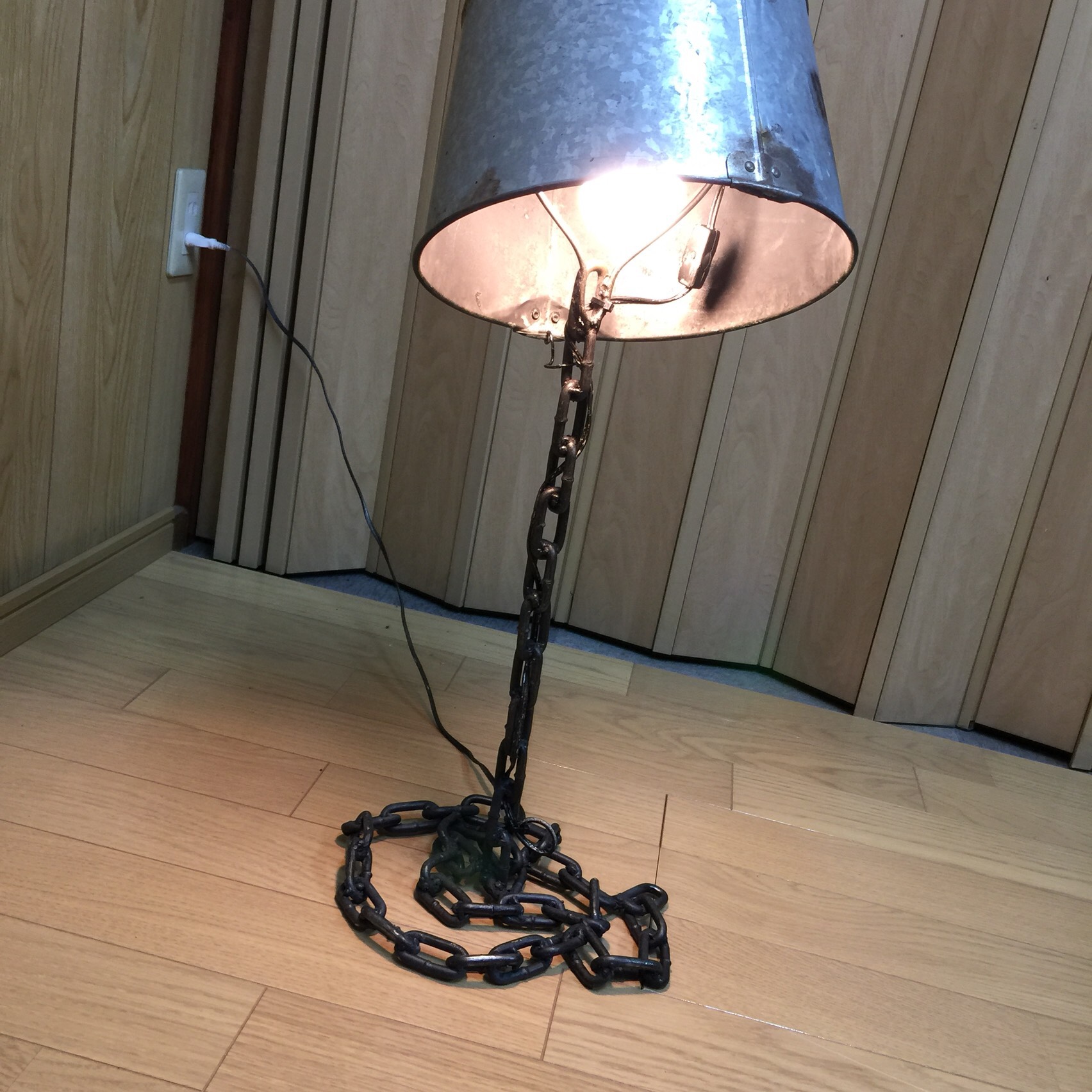 オリジナルハンドメイド欧米感の鎖チェーン卓上ランプ( ◠‿◠ )