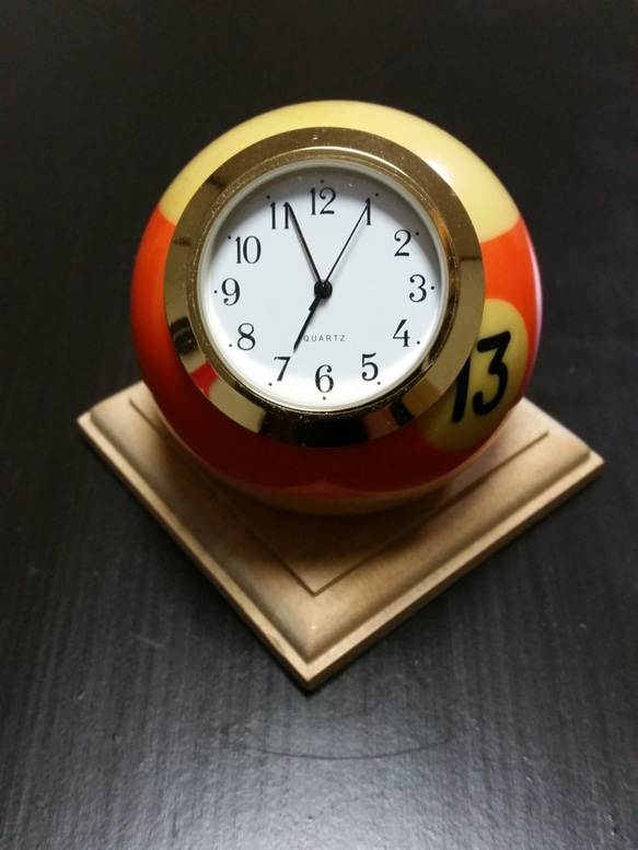 本物ビリヤードボール加工時計　置時計　13番　 1枚目の画像