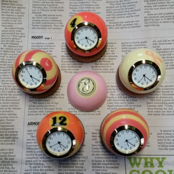 本物ビリヤードボール加工時計　桜色シリーズ　ストライプ4番  type 2 4枚目の画像