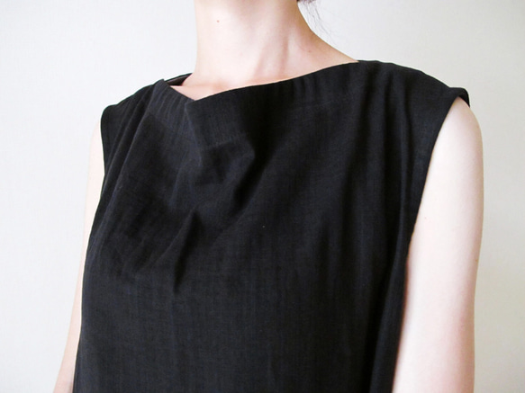 ダブルガーゼ（綿100%）のノースリーブシャツ（ブラック） 4枚目の画像