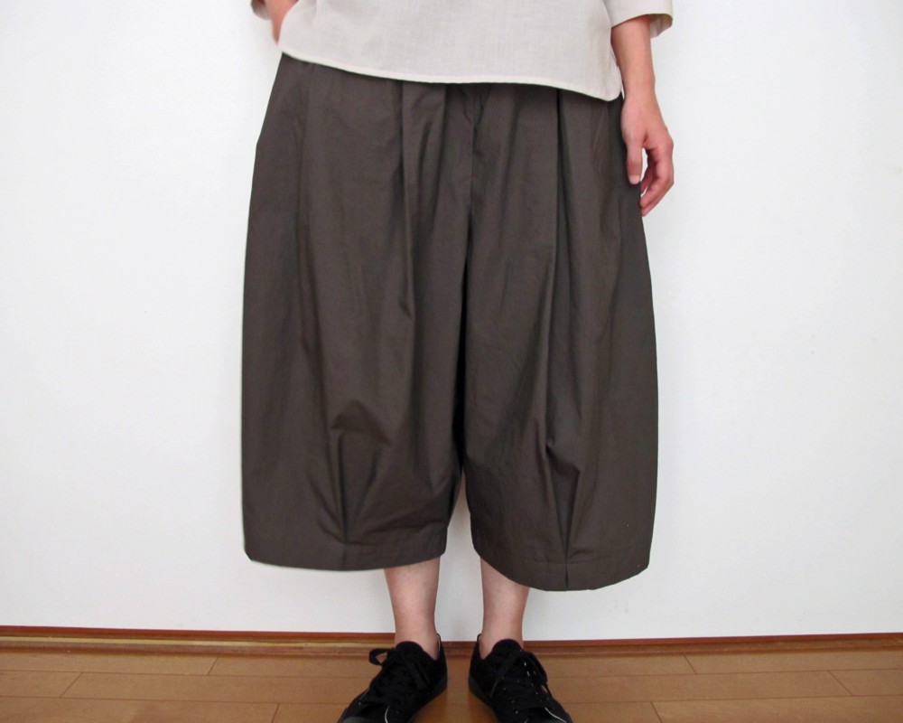 秋色タイプライター（綿100％）のバルーンパンツ（グレー）