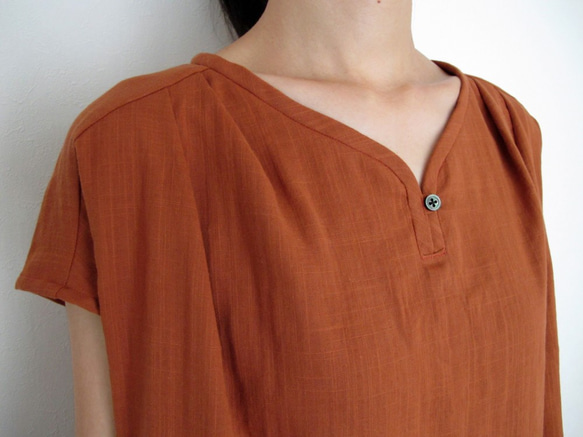 ダブルガーゼ（綿100％）のフレンチスリーブシャツ（テラコッタ） 3枚目の画像