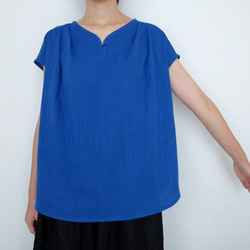 ダブルガーゼ（綿100％）のフレンチスリーブシャツ（ロイヤルブルー） 1枚目の画像