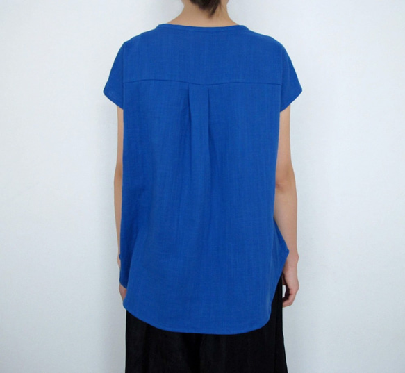 ダブルガーゼ（綿100％）のフレンチスリーブシャツ（ロイヤルブルー） 5枚目の画像