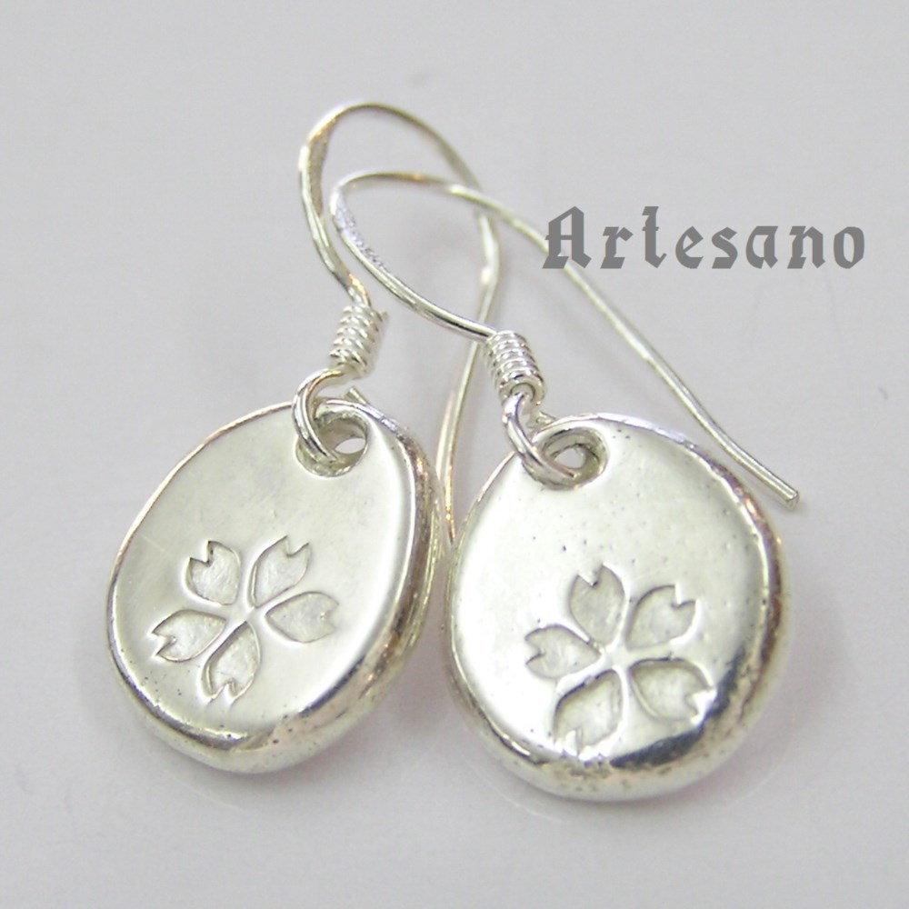 桜プレートピアス ～フックタイプ～ *Artesano*