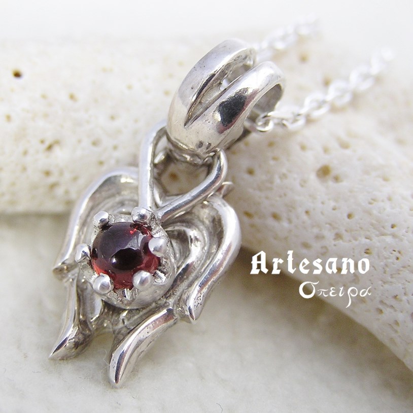 翼 ペンダントトップ ～ガーネット～ *σπειρα*