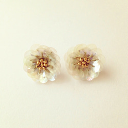 Spangles flower CLBE earring (NO.2073) 2枚目の画像