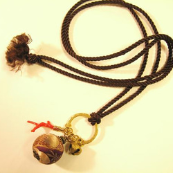 鈴と枝サンゴと古布玉のネックレス 1枚目の画像