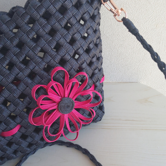 ショルダー かごバッグ 花飾り 夏肩かけ かばん  ブラック ピンク 5枚目の画像