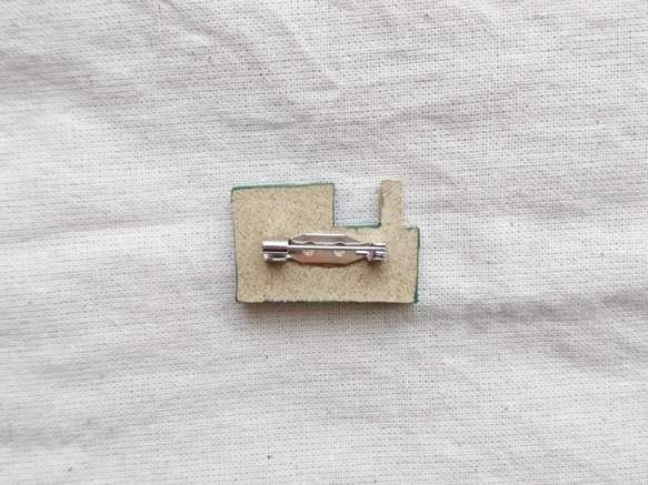 工場のブローチ 2枚目の画像