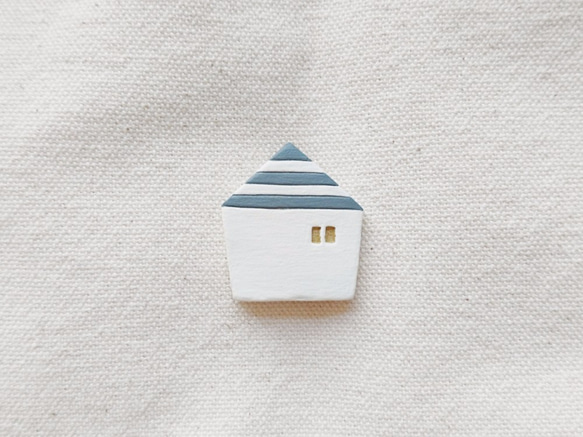 ボーダー屋根のおうちブローチ 1枚目の画像