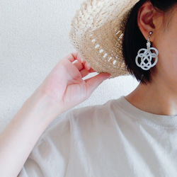 水引夾式耳環：tie earrings（白）可改耳針款 第3張的照片