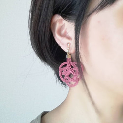 水引：tie earrings　結びの耳飾り（Color:テラコッタ） 1枚目の画像