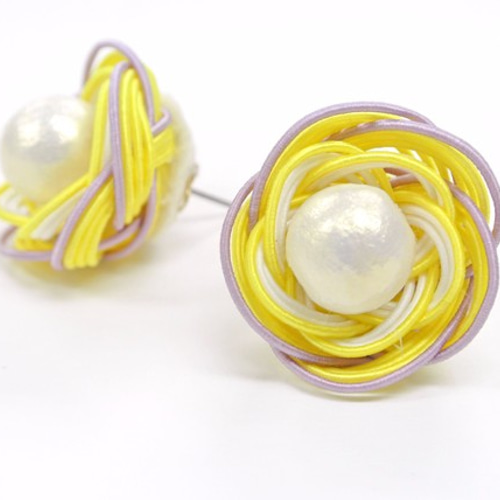 水引ピアス(イヤリング)　梅結びとコットンパール　ハンドメイド　水引アクセサリー 水引ピアス(イヤリング) 梅結びとコットンパール ハンドメイド 水引