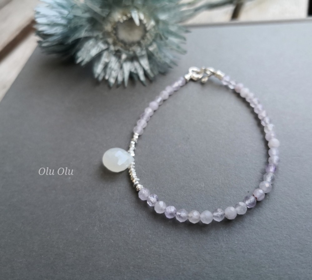 ホワイトムーンストーン×ラベンダーアメジスト×カレンシルバーのブレスレット