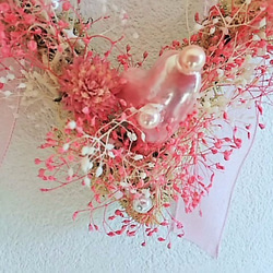 カスミソウのピンクハートリース     プレゼント、記念日に  マイルームに。 2枚目の画像
