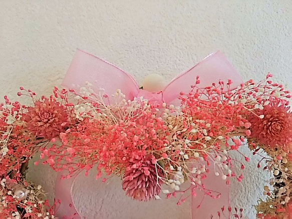 カスミソウのピンクハートリース     プレゼント、記念日に  マイルームに。 3枚目の画像