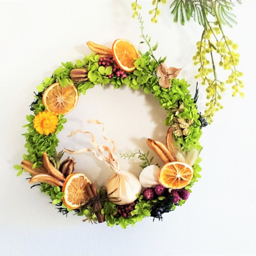 プリザーブドフラワーとドライオレンジのナチュラルリース キッチン  