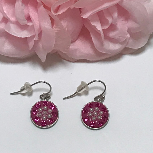 濃いめピンクの可愛いピアス/（丸形）グルーデコ ピアス（その他 