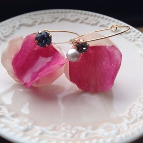 本物の薔薇の花びらを使った大ぶりピアスORイヤリング ピンク
