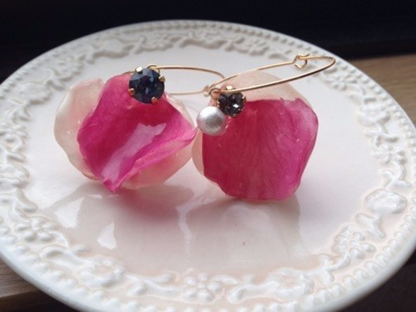 本物の薔薇の花びらを使った大ぶりピアスORイヤリング ピンク