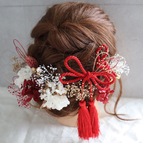 レッド×ホワイト×ゴールドの髪飾り　成人式　髪飾り　赤　　結婚式　打ち掛け　振袖　和装　タッセル　赤 4枚目の画像