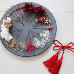 レッド×ホワイト×ゴールドの髪飾り　成人式　髪飾り　赤　　結婚式　打ち掛け　振袖　和装　タッセル　赤 6枚目の画像