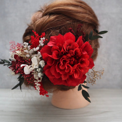 赤いダリアの髪飾り　プリザーブドフラワー　ドライフラワー　ウェディング　成人式　卒業式　和装　アジサイ かすみ草 3枚目の画像