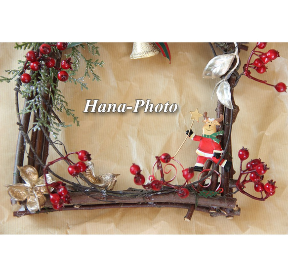 サンキライとトナカイのクリスマスリース（スクエア）   　リース台：20㎝角 4枚目の画像