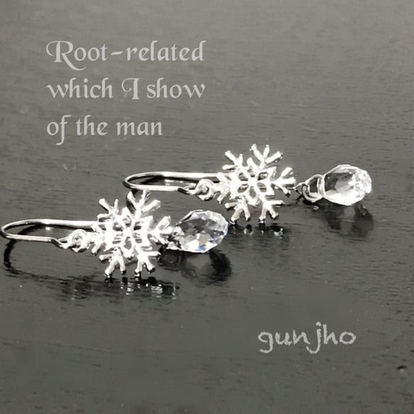 冬　シンプル★銀の雪とスワロフスキーの雫ピアス 2枚目の画像