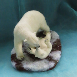 ホッキョクグマの母子「冬の気配」 3枚目の画像