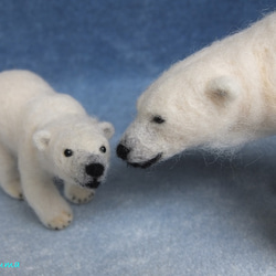 ホッキョクグマの親子「お母さん、あのねあのね..」 5枚目の画像