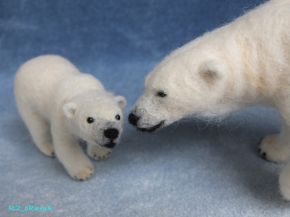 ホッキョクグマの親子「お母さん、あのねあのね..」 5枚目の画像