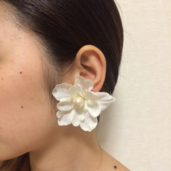 hanaピアス　【white】 1枚目の画像